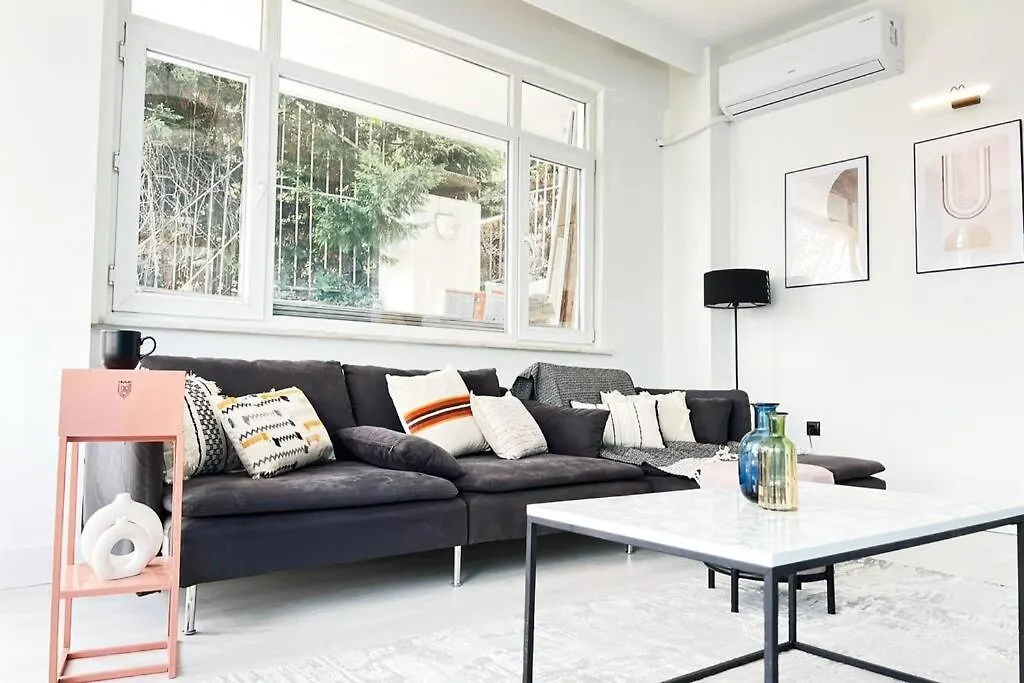 Wonder Homes- Stylish 4Br Flat, Terrace, Sea View, Kabatas Istanbul Apartment