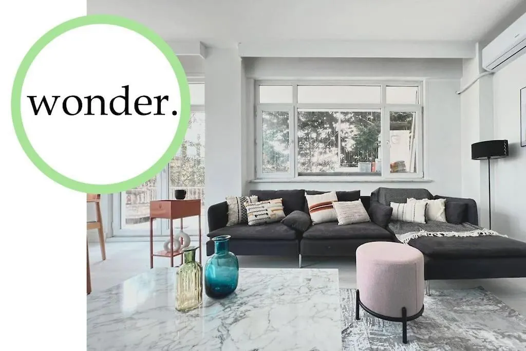 Wonder Homes- Stylish 4Br Flat, Terrace, Sea View, Kabatas Istanboel
