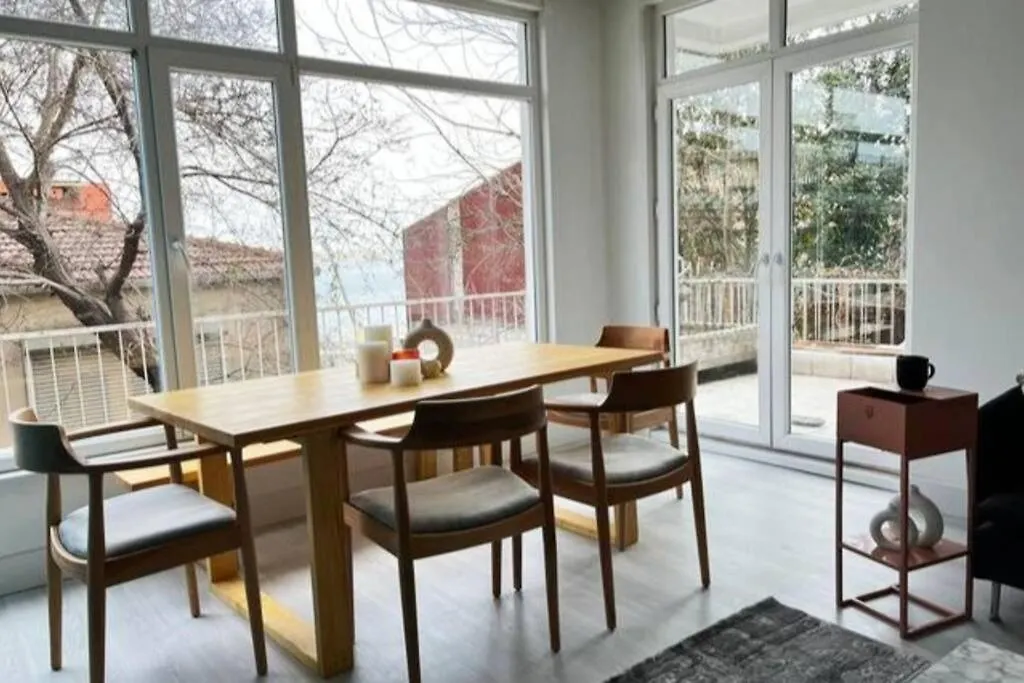 Wonder Homes- Stylish 4Br Flat, Terrace, Sea View, Kabatas Istanboel