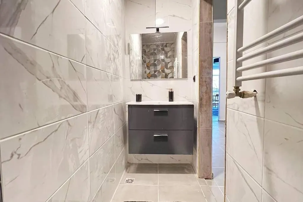 Wonder Homes- Stylish 4Br Flat, Terrace, Sea View, Kabatas Istanboel Turkije