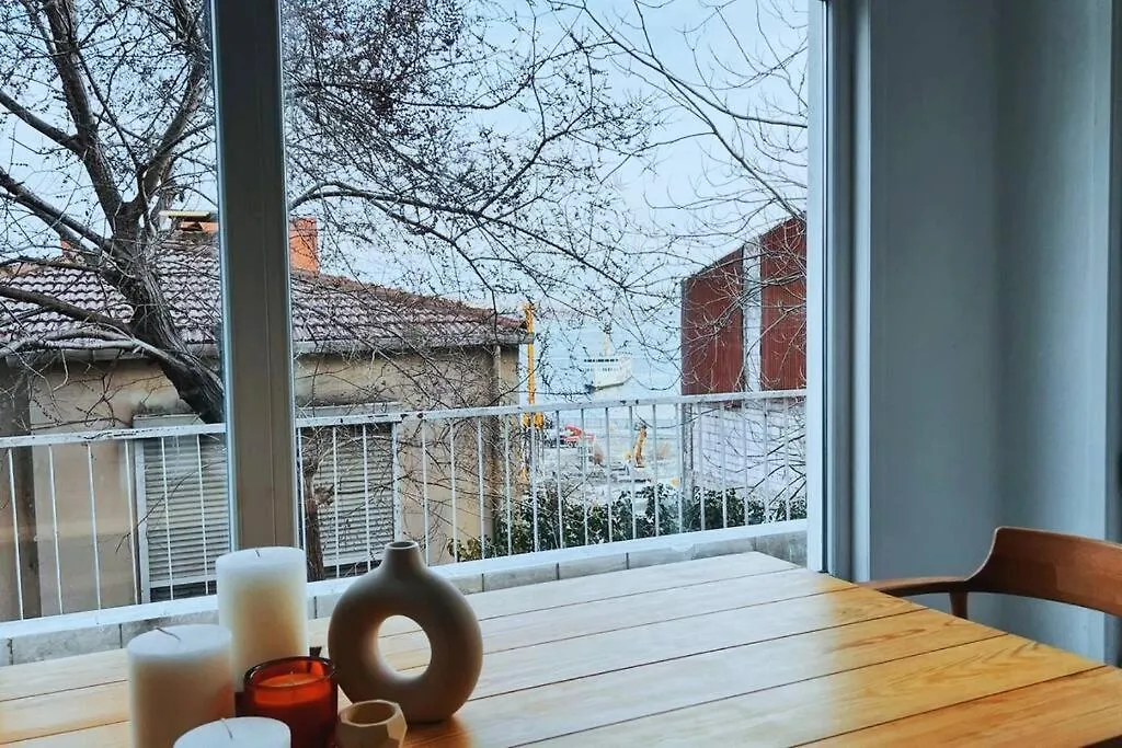 Wonder Homes- Stylish 4Br Flat, Terrace, Sea View, Kabatas Istanboel Appartement
