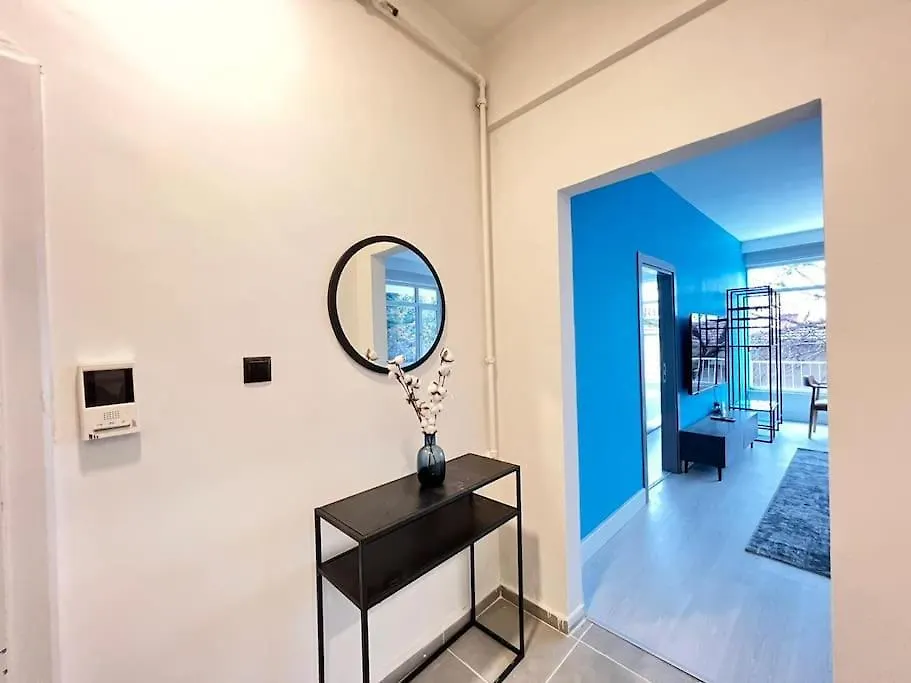Wonder Homes- Stylish 4Br Flat, Terrace, Sea View, Kabatas Istanboel