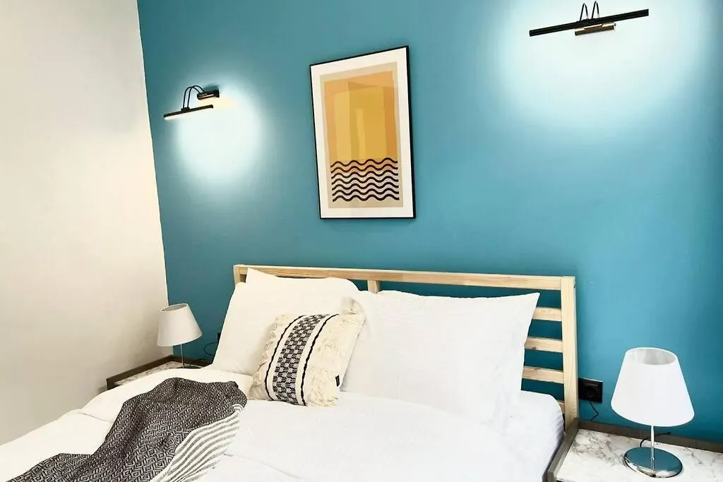Wonder Homes- Stylish 4Br Flat, Terrace, Sea View, Kabatas Istanboel 0*,  Turkije
