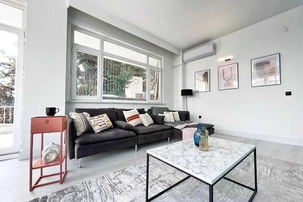 Wonder Homes- Stylish 4Br Flat, Terrace, Sea View, Kabatas Istanbul Turkey