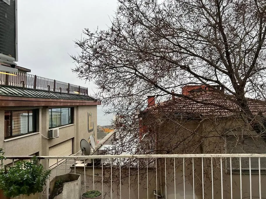 Wonder Homes- Stylish 4Br Flat, Terrace, Sea View, Kabatas Istanbul Apartment